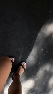 Isis Valverde feet photo thumbnail