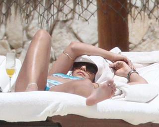 Vanessa Hudgens feet photo thumbnail