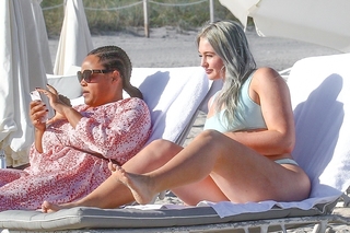 Iskra Lawrence feet photo thumbnail