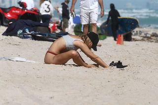 Kimberley Garner feet photo thumbnail