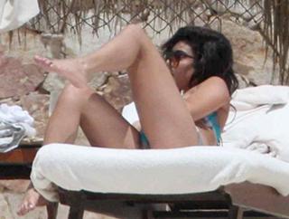 Vanessa Hudgens feet photo thumbnail