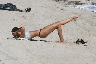 Kimberley Garner feet photo thumbnail