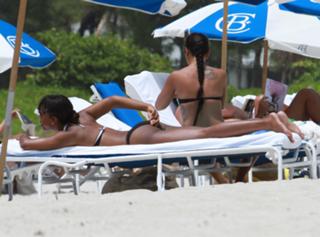 Kelly Rowland feet photo thumbnail