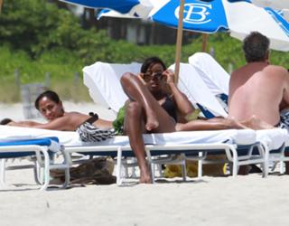 Kelly Rowland feet photo thumbnail