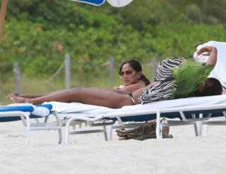 Kelly Rowland feet photo thumbnail