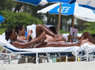 Kelly Rowland feet photo thumbnail