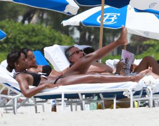 Kelly Rowland feet photo thumbnail