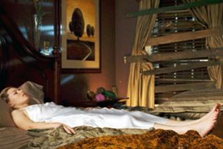 Elizabeth Banks feet photo thumbnail