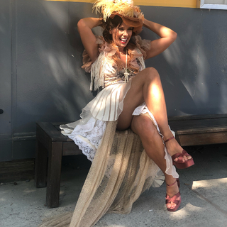 Adriane Galisteu feet photo thumbnail
