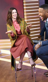 Anne Hathaway feet photo thumbnail