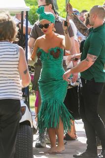 Katy Perry feet photo thumbnail