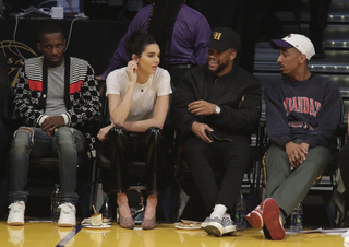 Kendall Jenner feet photo thumbnail