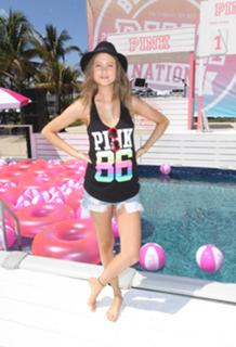 Behati Prinsloo feet photo thumbnail