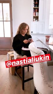 Nastia Liukin feet photo thumbnail
