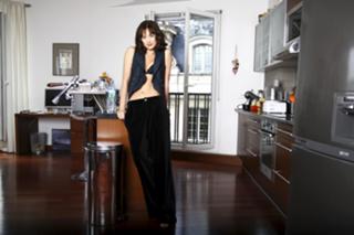 Olga Kurylenko feet photo thumbnail