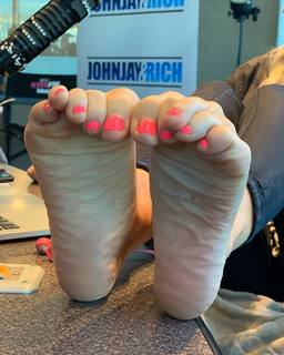 Kyle Unfug feet photo thumbnail