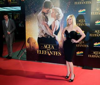 Reese Witherspoon feet photo thumbnail