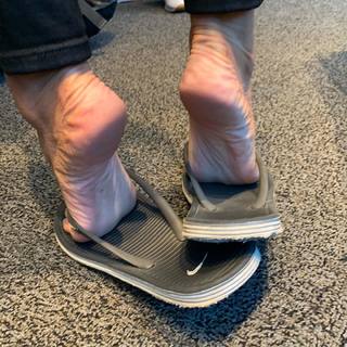 Kyle Unfug feet photo thumbnail