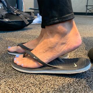 Kyle Unfug feet photo thumbnail