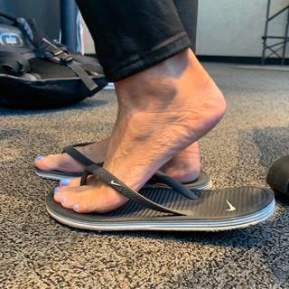 Kyle Unfug feet photo thumbnail