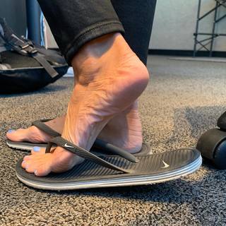 Kyle Unfug feet photo thumbnail