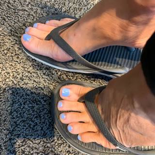 Kyle Unfug feet photo thumbnail