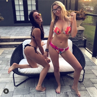 Chelsea Green feet photo thumbnail