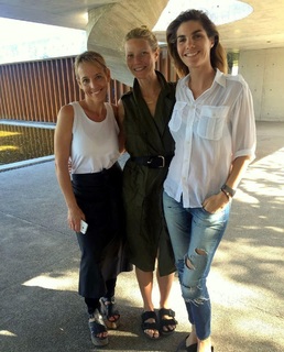 Gwyneth Paltrow feet photo thumbnail