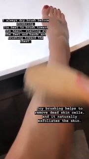 Lea Michele feet photo thumbnail