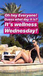 Lea Michele feet photo thumbnail