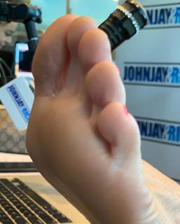 Kyle Unfug feet photo thumbnail
