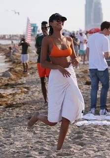 Lais Ribeiro feet photo thumbnail