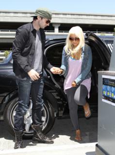 Christina Aguilera feet photo thumbnail