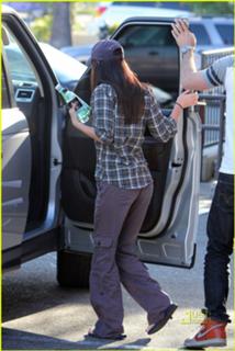 Megan Fox feet photo thumbnail