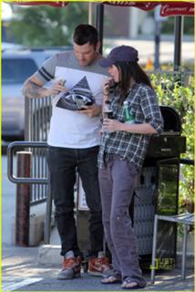 Megan Fox feet photo thumbnail