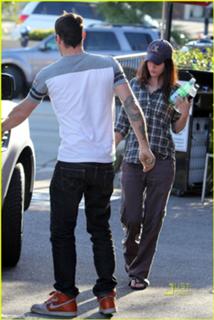 Megan Fox feet photo thumbnail