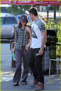Megan Fox feet photo thumbnail