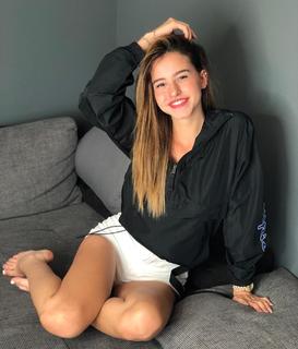 Léa Elui feet photo 3