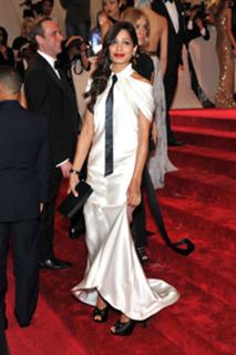Freida Pinto feet photo thumbnail