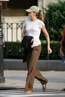 Gisele Bündchen feet photo thumbnail