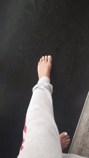 Georgia May Foote feet photo thumbnail