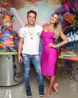 Lívia Andrade feet photo thumbnail