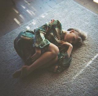 Aurora Aksnes feet photo thumbnail