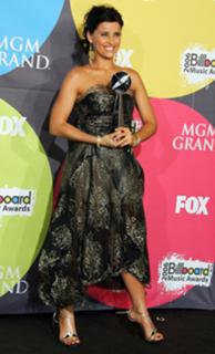 Nelly Furtado feet photo thumbnail