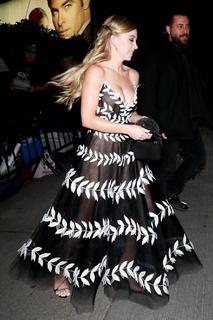 Sydney Sweeney feet photo thumbnail