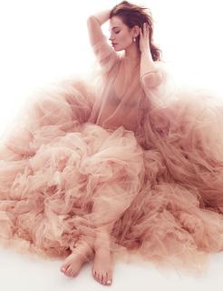 Lily James feet photo thumbnail