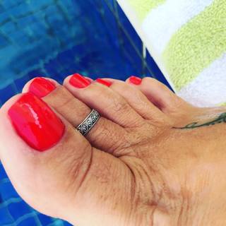 Karin Klemp feet photo thumbnail