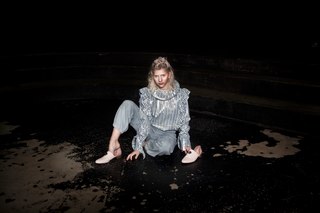 Aurora Aksnes feet photo thumbnail