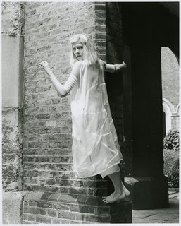 Aurora Aksnes feet photo thumbnail