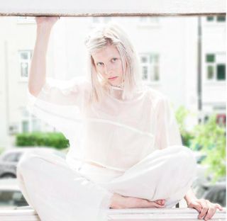 Aurora Aksnes feet photo thumbnail